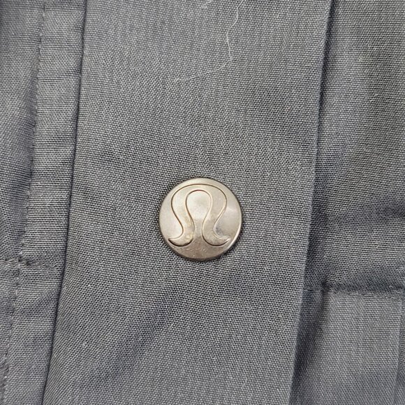 Lululemon Women's Black Hooded Dual Pocket Outdoor Windbrunner Jacket Size 8 - Picture 3 of 6